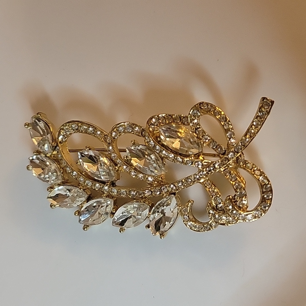 Vintage Rhinestone and Crystal Flower or Leaf Brooch with Gold